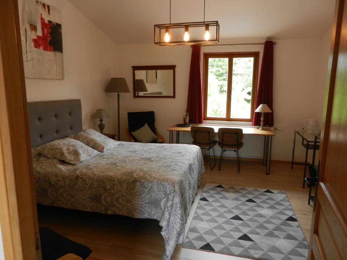 Hotel Les Charmilles De Mormal Landrecies Exteriör bild
