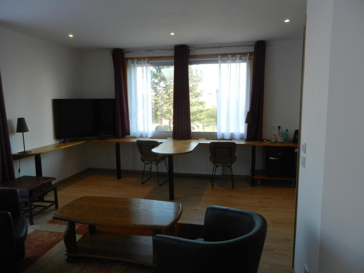 Hotel Les Charmilles De Mormal Landrecies Exteriör bild