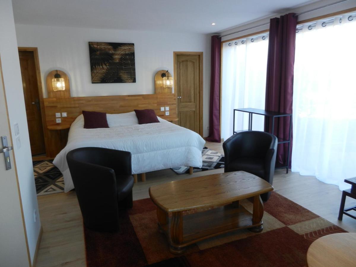 Hotel Les Charmilles De Mormal Landrecies Exteriör bild