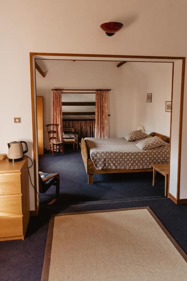 Hotel Les Charmilles De Mormal Landrecies Exteriör bild