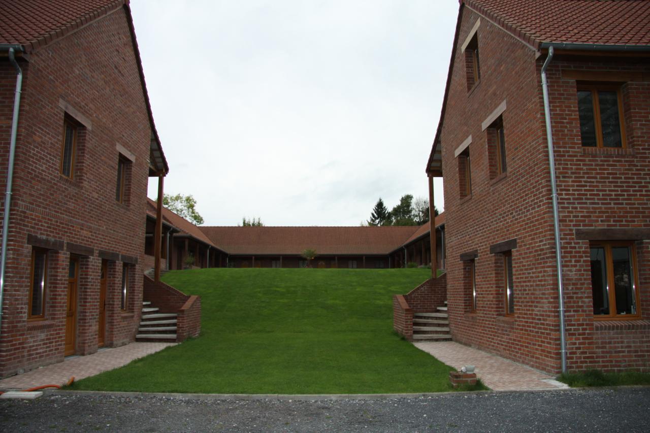 Hotel Les Charmilles De Mormal Landrecies Exteriör bild