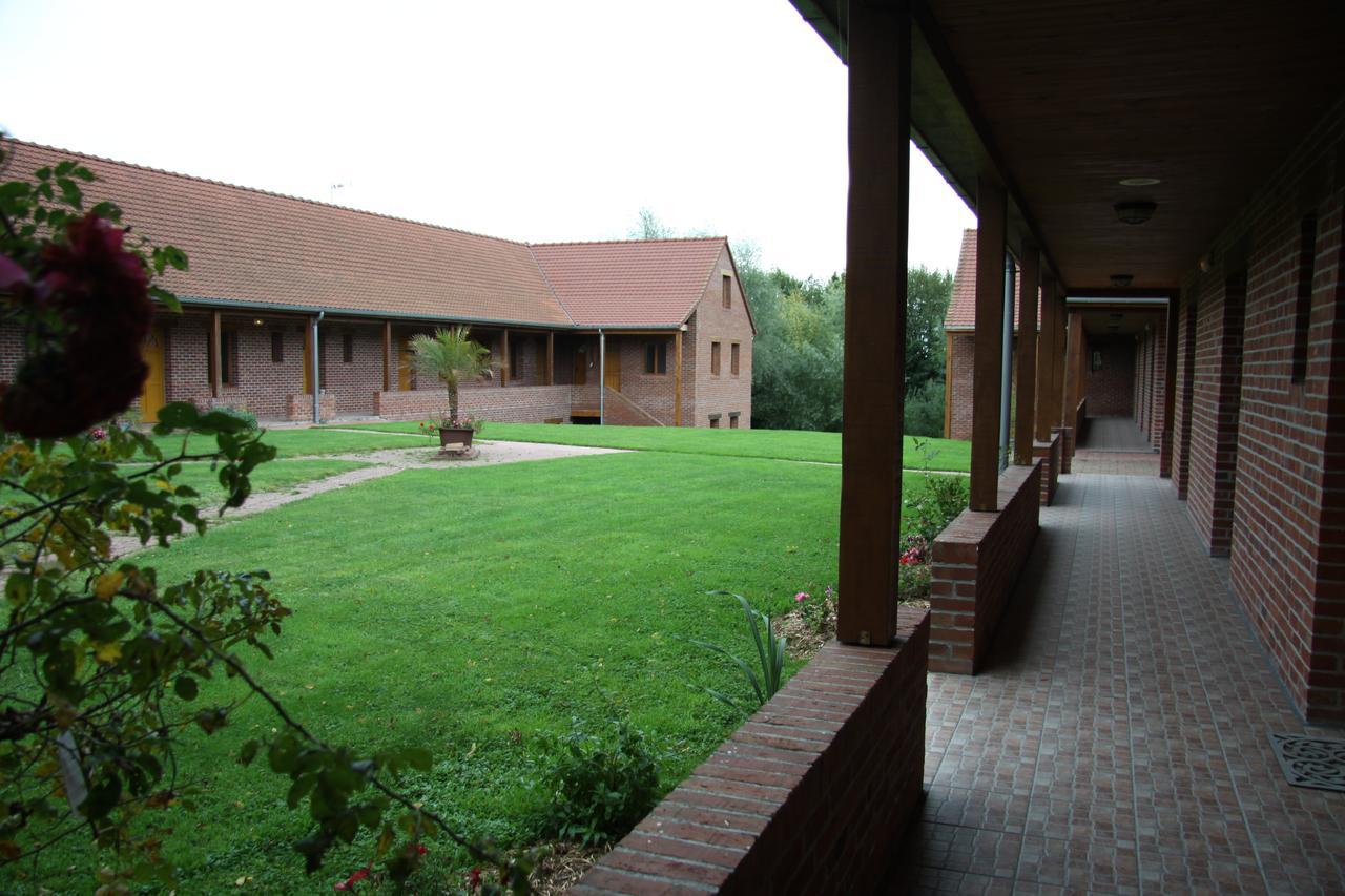 Hotel Les Charmilles De Mormal Landrecies Exteriör bild
